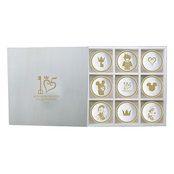 File:Set of 9 Small Plates in Wooden Box maeabta.png
